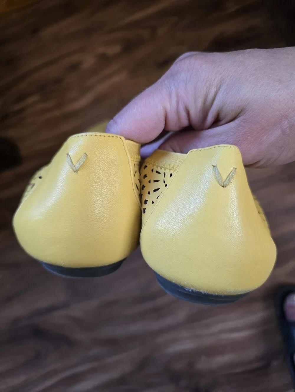 Vionic Robyn Perforated Leather Ballet Flats Yellow Size 9